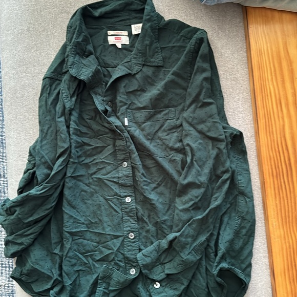 LEVI’s Classic Fit Hunter Green Button Up blouse - Picture 2 of 4